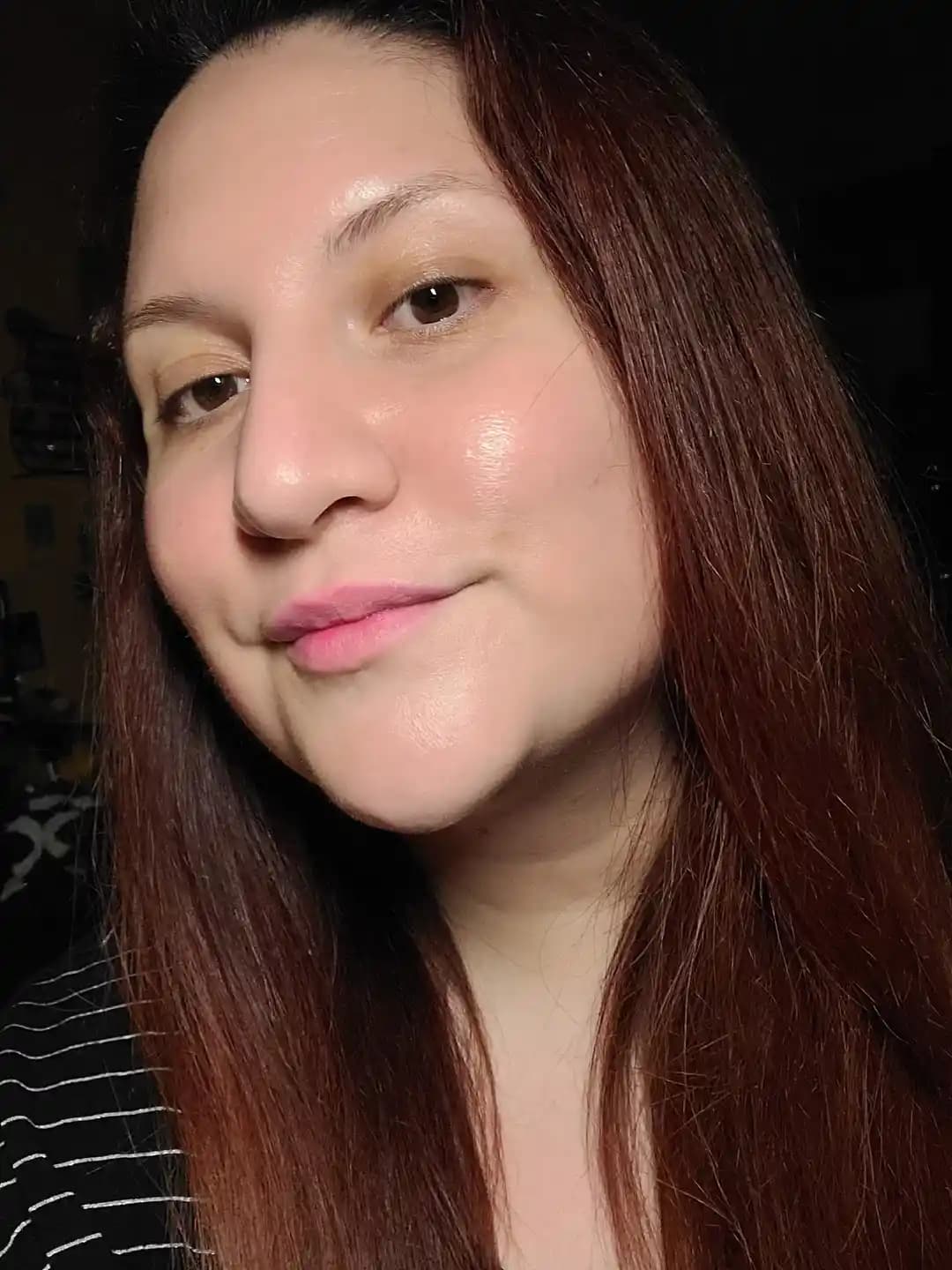 Azelaik Asit ve Salyangoz Mucini Kombinasyonuyla Yağlı Ciltlerde Etkili Nem ve Parlaklık Sağlama