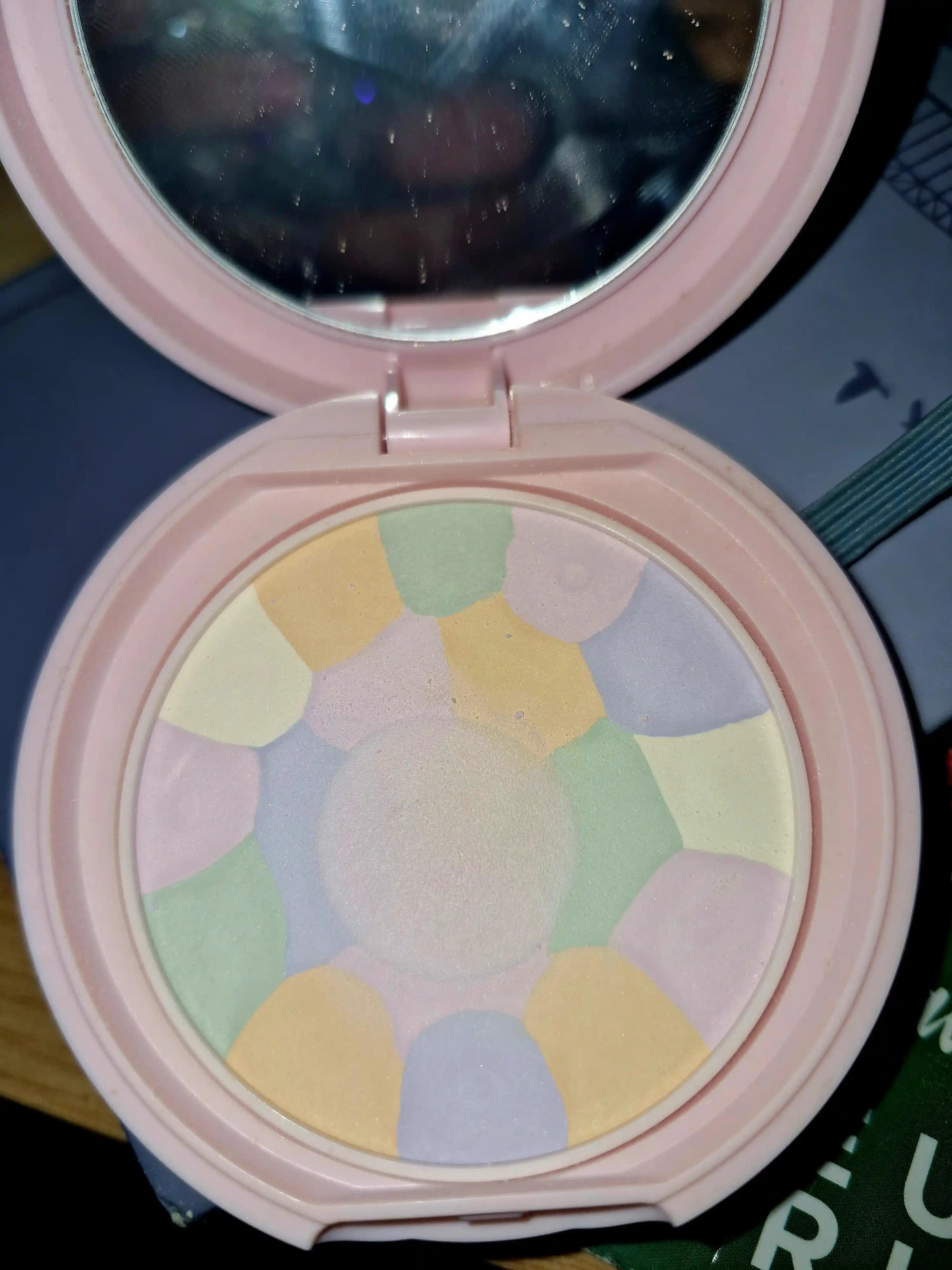 Canmake Marshmallow Finish Powder'daki Beyaz Lekelerin Nedenleri ve Kullanıcı Çözümleri