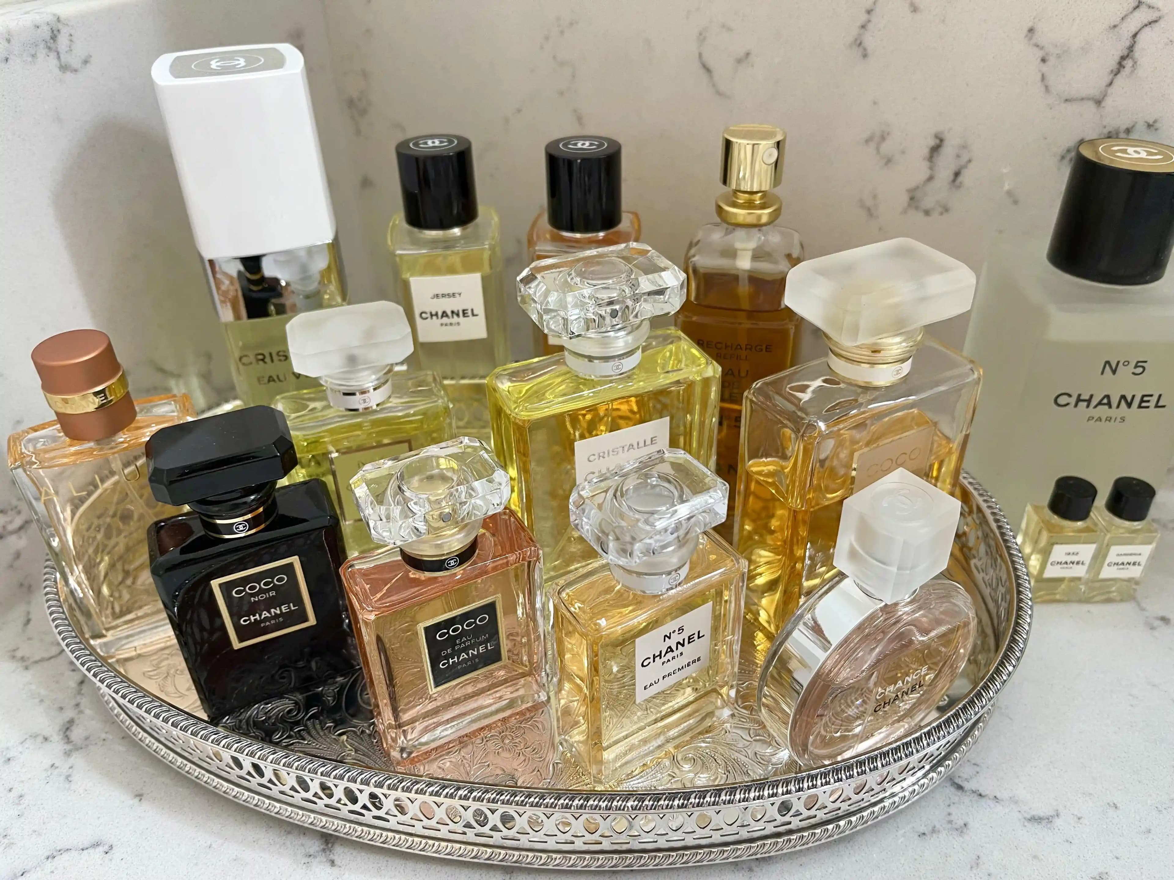 Chanel Parfüm Koleksiyonları: Öne Çıkan Kokuların Özellikleri ve Kullanıcı Deneyimleri