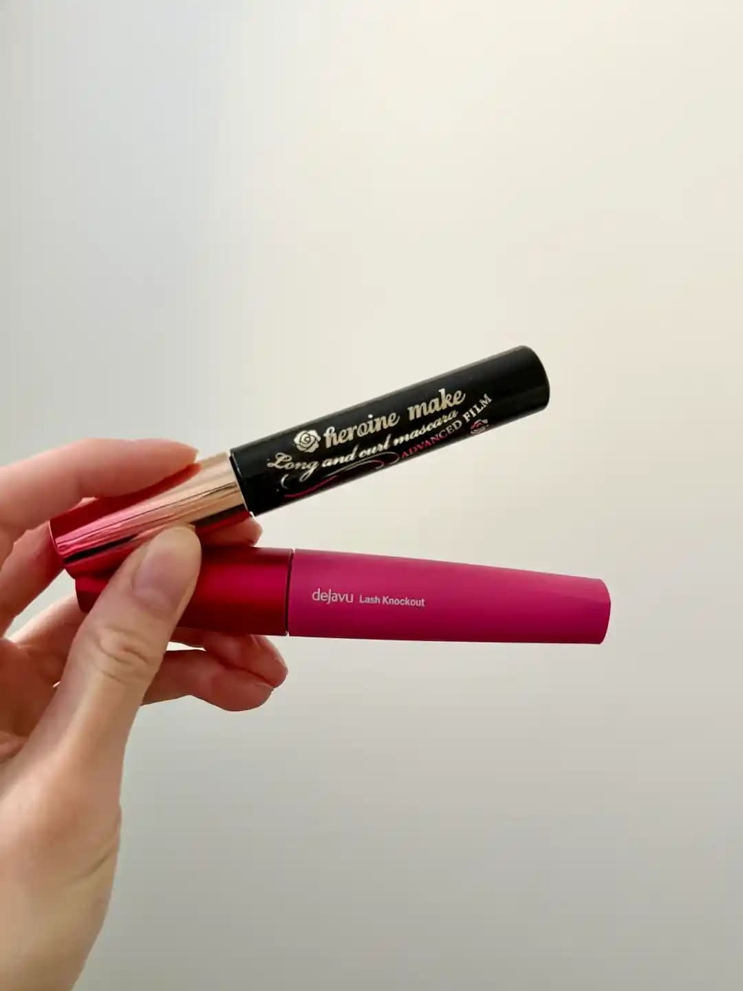 Dejavu Lash Knockout ve Heroine Make Long & Curl Maskaralarının Kirpik Kıvırma Performans Karşılaştırması