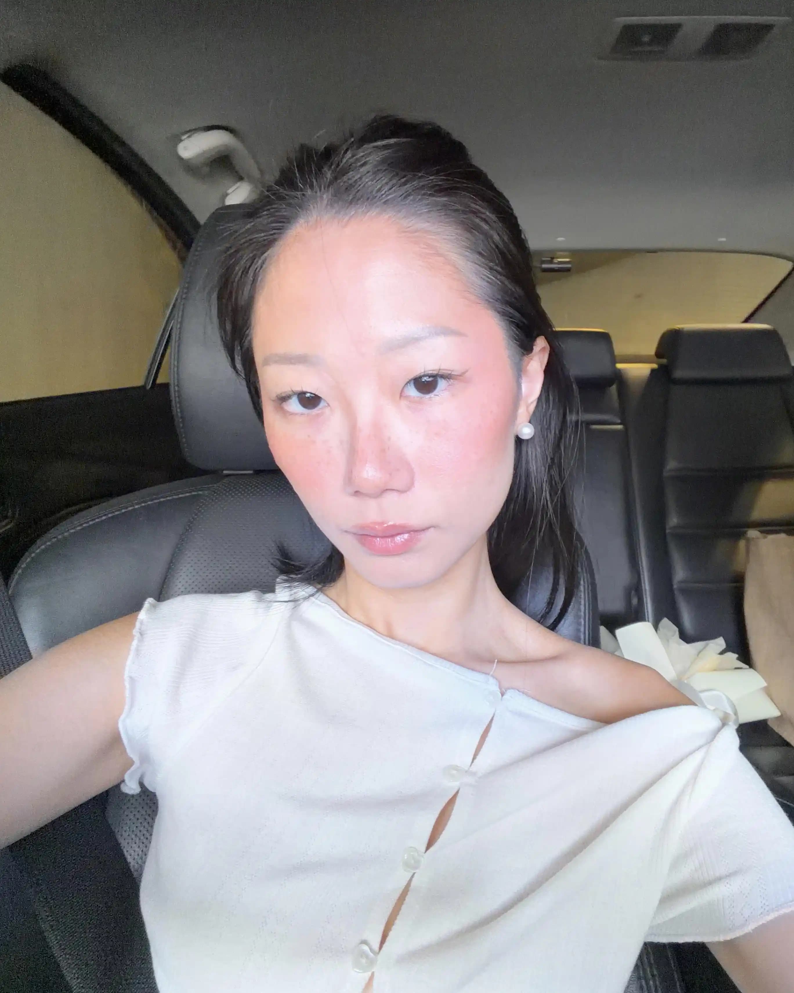 Göz Altı Kapatıcısını Bırakmanın Doğallık ve Kendini Kabullenme Üzerindeki Etkileri