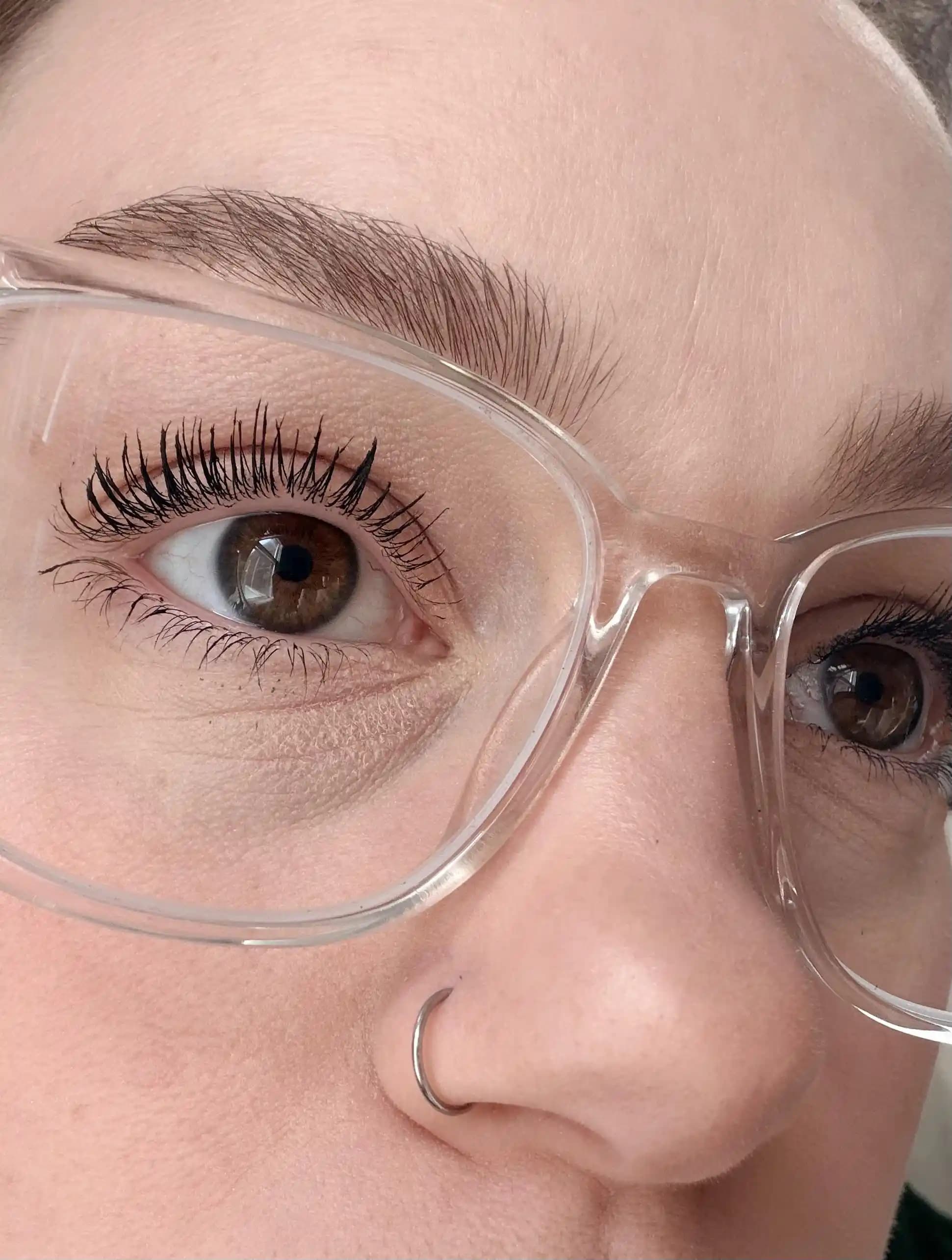 Göz Altı Kuruluğu: Nedenleri, Bakımı ve Makyaj Teknikleriyle Çözüm Yolları