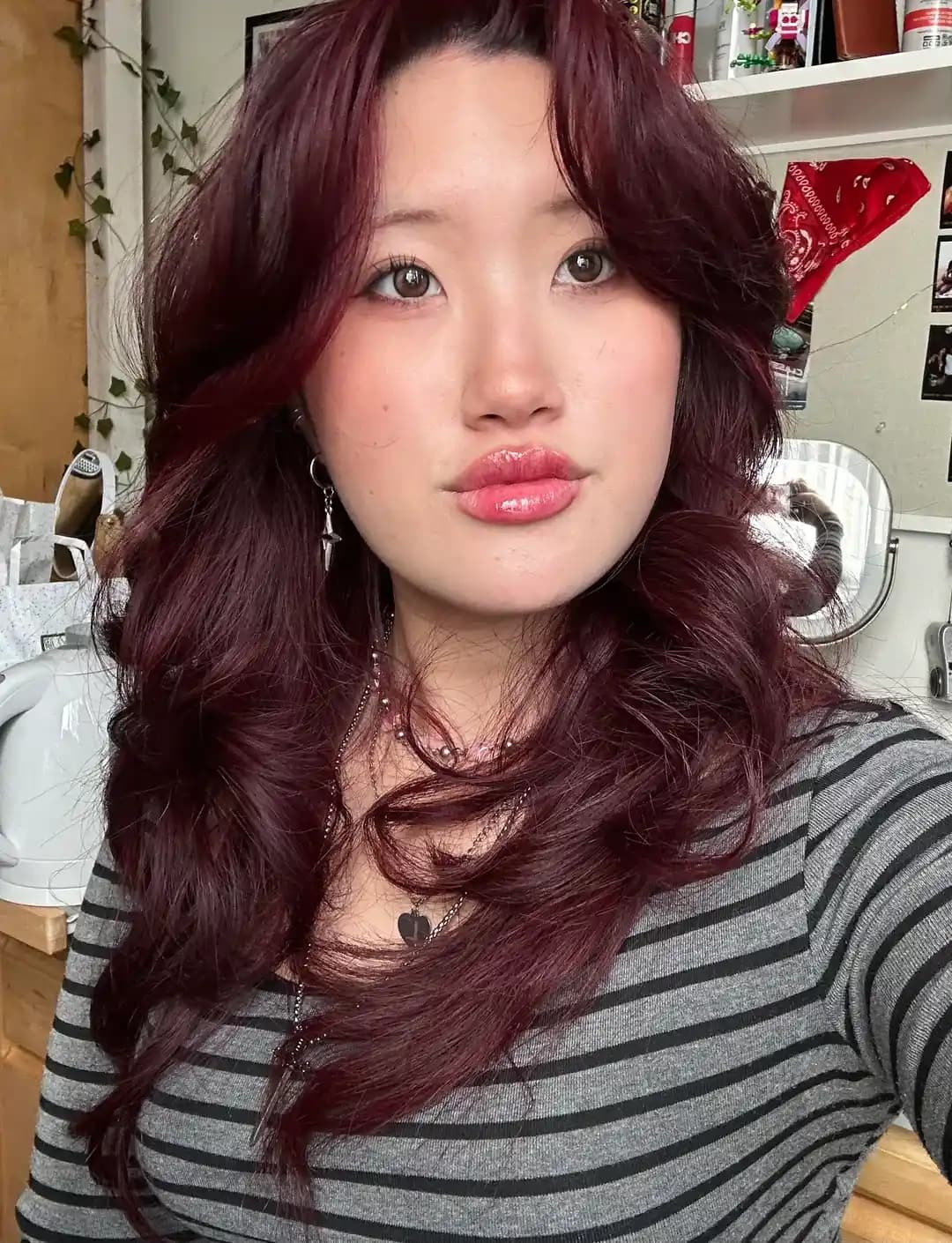 Günlük Makyajda Doğru Seçim: Göz, Dudak ve Saç Uyumu İçin Alternatif Tarzlar