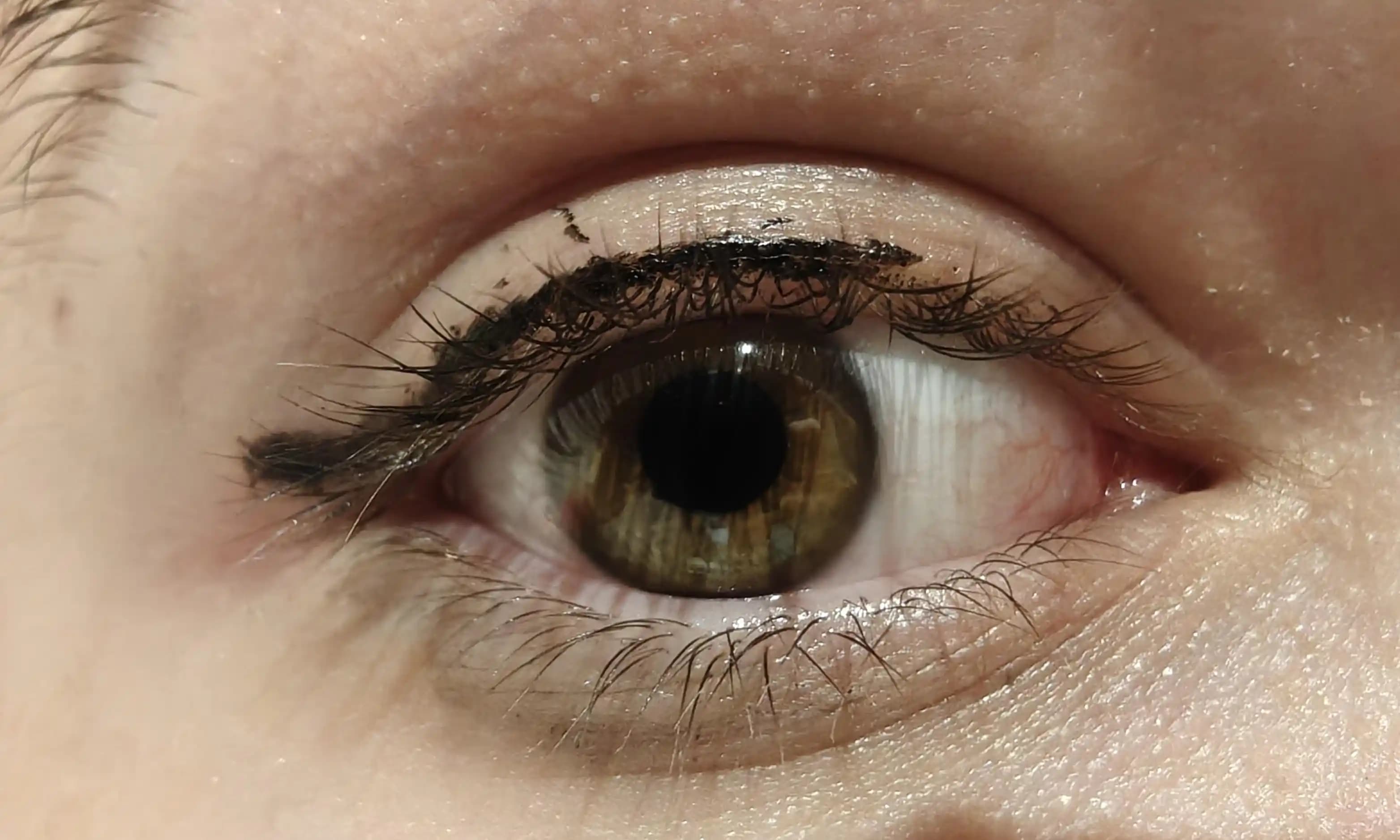 Kirpik Altındaki Deriye Sıvı Eyeliner Uygulama Teknikleri ve Alternatif Yöntemler