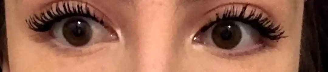 Kirpiklerin Daha Dolgun ve Uzun Görünmesi İçin Etkili Makyaj Teknikleri ve Ürün Seçimi