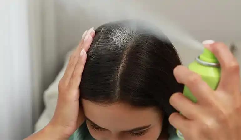 Kuru Şampuan ve Saç Yıkama: Tercihler, Kullanım ve Saç Sağlığı Üzerindeki Etkileri
