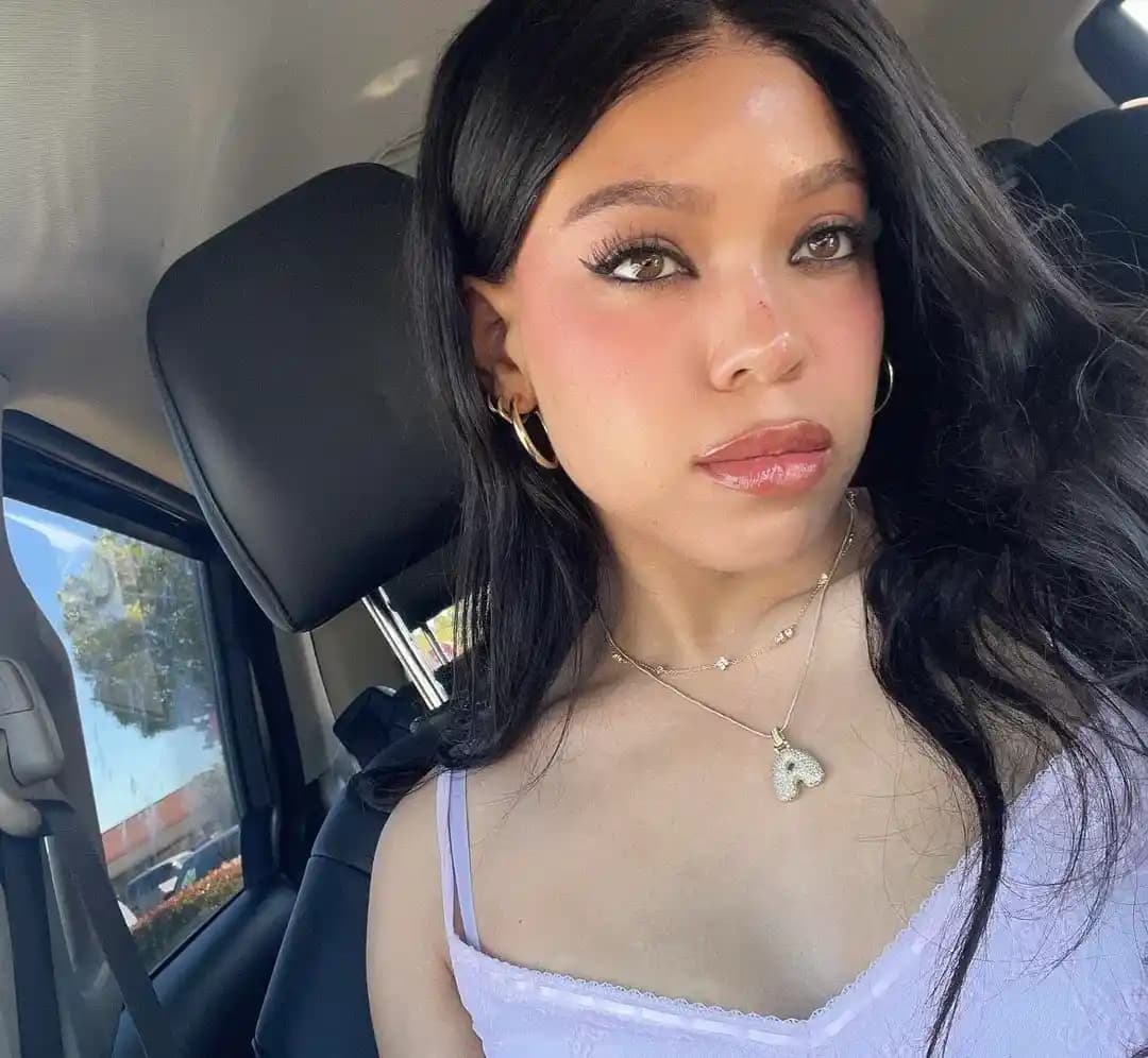 Makyajda Doğru Ürün Seçimi ve Uygulama Teknikleri ile Kalıcı ve Doğal Görünüm Sağlama