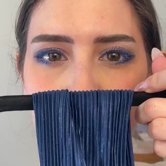 Mavi Göz Makyajı: Kahverengi Gözler İçin Cesur ve Dengeli Ton Seçimleri