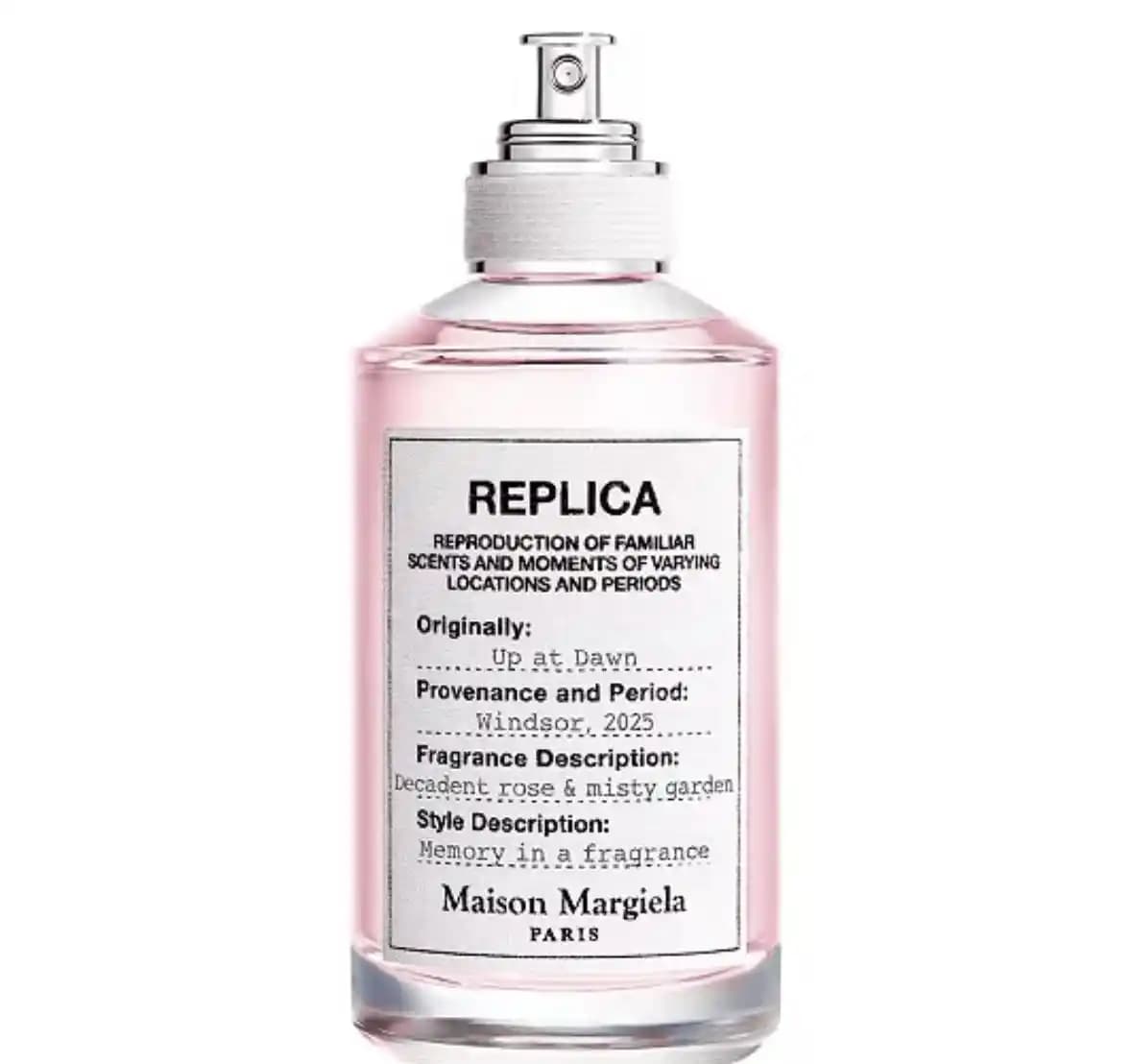 Replica Up At Dawn Parfümü: Gül Notalı Nemli ve Hafif Tozlu Koku Profili