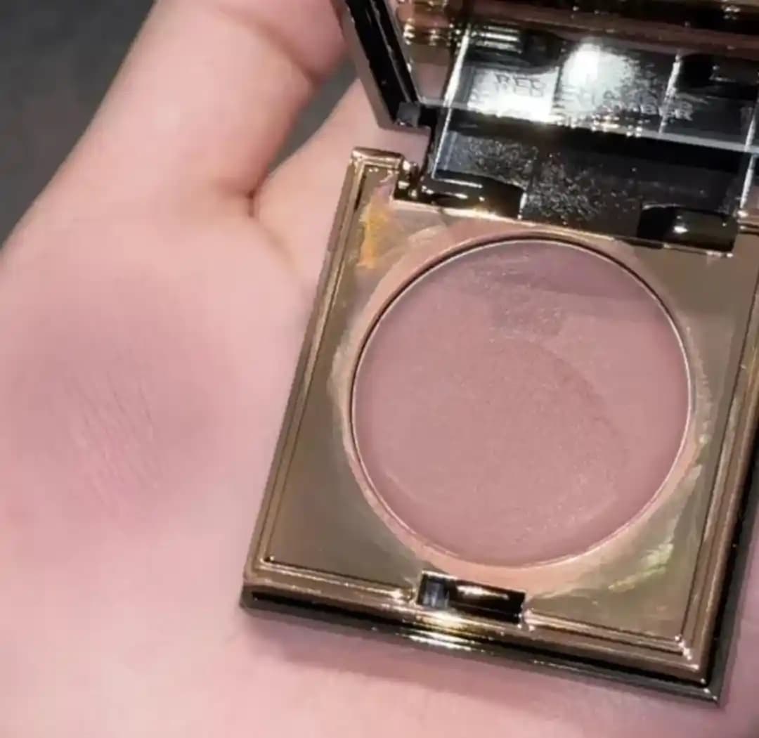 Soğuk Tonlu Ciltler İçin Pudra Allık Seçiminde Doğru Renk ve Ürün Önerileri