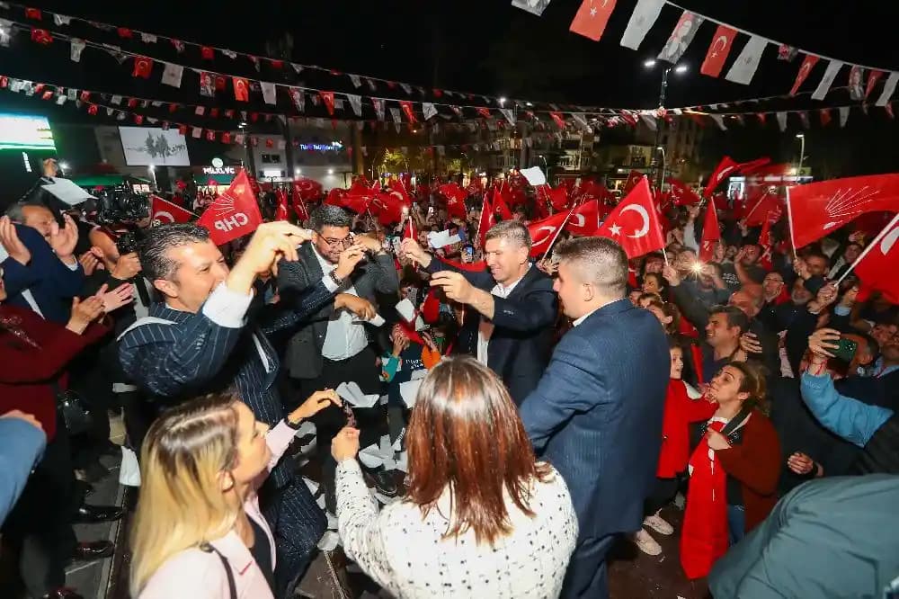 Uzun Gece Sonrası Taze ve Dinç Görünmek İçin Etkili Yöntemler ve Cilt Bakımı