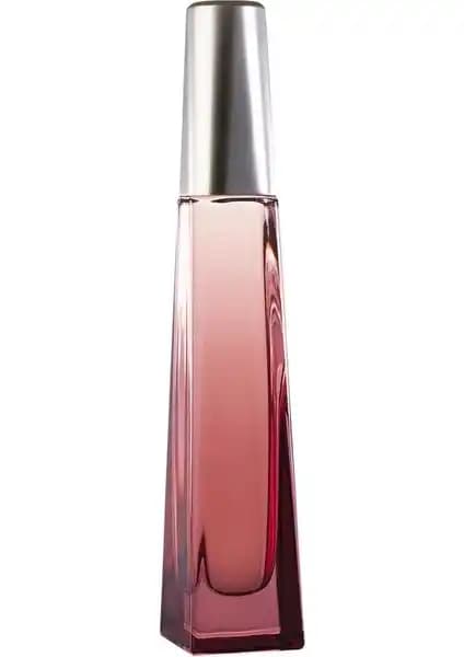 Avon Surrender Kadın Parfümü: Kalıcı ve Çekici Aromasıyla Günlük Kullanım İçin Ideal