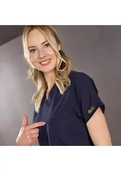 Çizgi Medikal Lacivert Doktor Hemşire Forması: Şık ve Fonksiyonel Sağlık Giysi Seçeneği