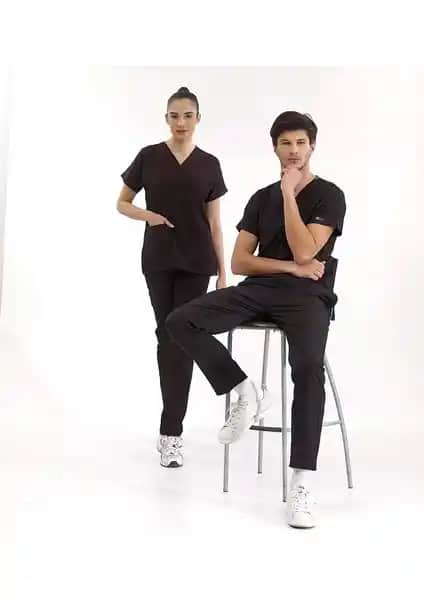 Çizgi Medikal Siyah Likralı Üniforma Takımları Sağlık Çalışanları İçin Konfor ve Şıklık Sunar