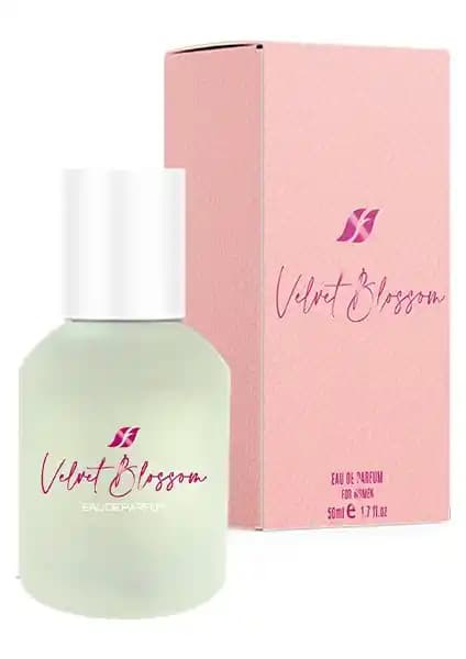 Farmasi Velvet Blossom Kadın Parfümü: Zarafet ve Tazeliğin Kalıcı Buluşması