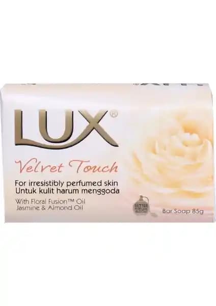 Lux Sabun Velvet Touch 85GR Paketleriyle Şık ve Ferahlatıcı Temizlik Deneyimi