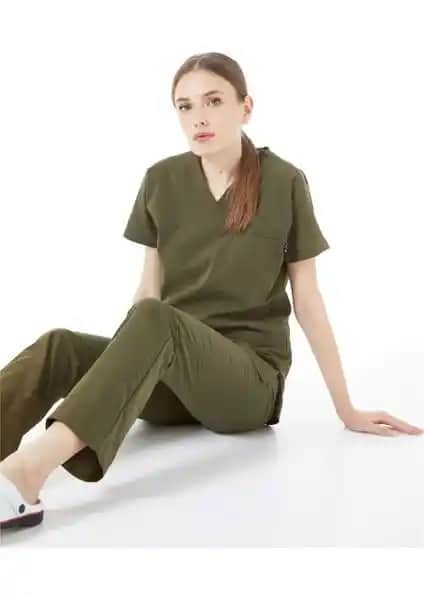 Sağlık Çalışanları İçin Konforlu ve Şık Haki Renk Medikal Forma Takımı