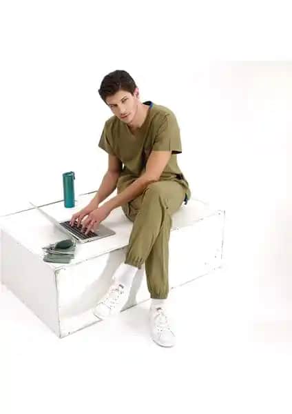 Sağlık Çalışanları İçin Likralı Modern ve Şık Doktor Hemşire Forması