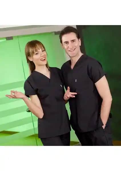 Sağlık Profesyonelleri İçin Siyah Çizgi Medikal Doktor Hemşire Forması Özellikleri ve Tasarımı