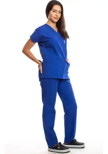 Simirna Saks Mavisi Cerrahi Üniforma Doktor ve Hemşireler İçin Şık ve Rahat Tasarım