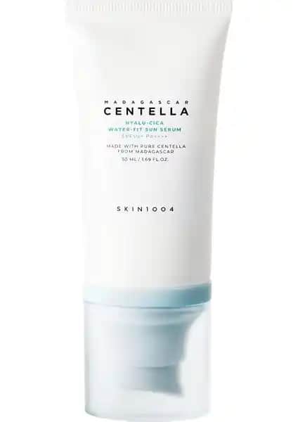 Skin1004 Madagascar Centella Hyalu-Cıca Water-Fıt Sun Serum SPF50+ PA++++: Günlük Güneş Koruyucu ve Nemlendirici Çözüm