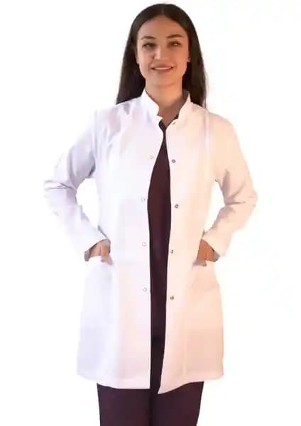 Vayvaylı Hakim Yaka Orta Boy Beyaz Kadın Laboratuvar Önlüğü Ürün Özellikleri ve Kullanım Alanları