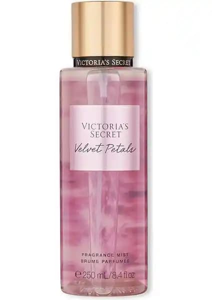 Victoria's Secret Velvet Petals Vücut Spreyi: Hafif ve Ferah Çiçekli Koku Deneyimi