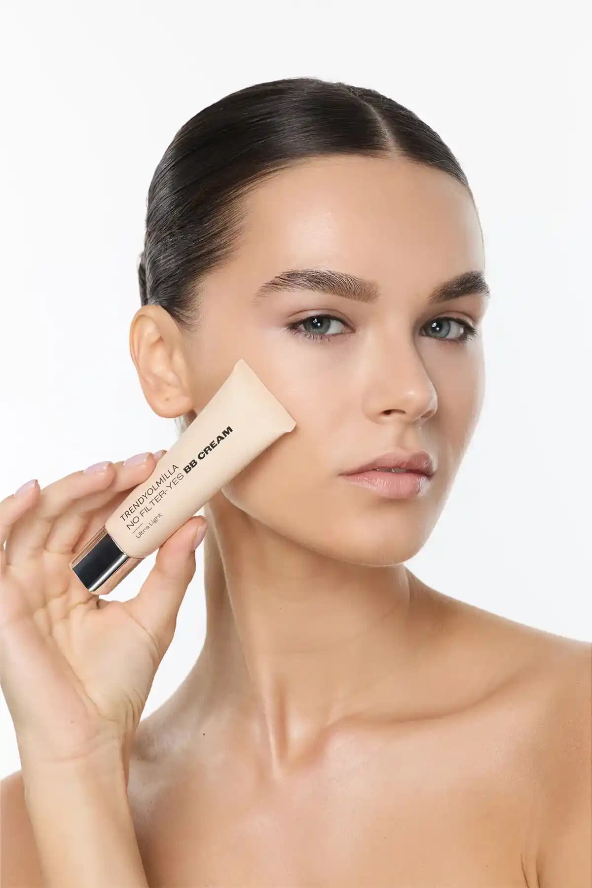 Doğal ve Hafif Görünümlü En İyi Cilt Tonlama Ürünleri ve Uygulama Teknikleri