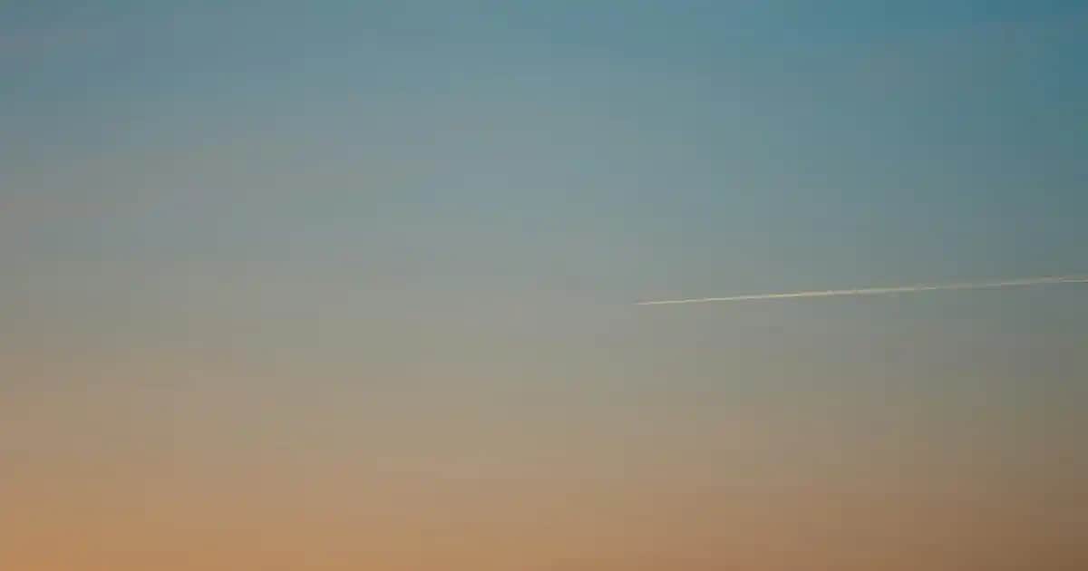 Katlanabilir Aynalar: Estetik ve Fonksiyonelliğin Modern Kozmetik Çözümü