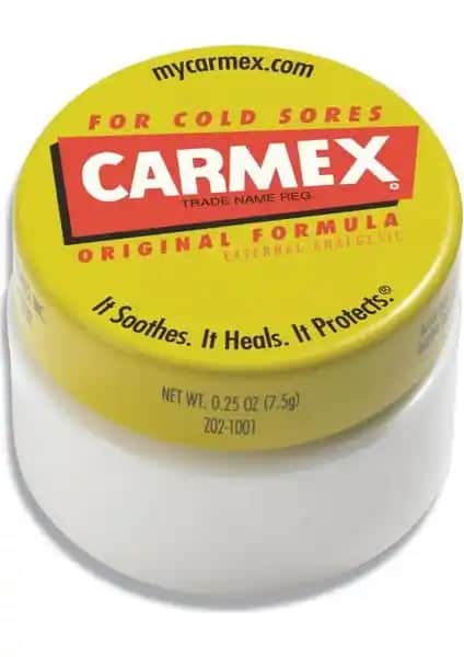 Carmex Dudak Kremi: Güçlü Nemlendirme ve Koruma Özellikleriyle Dudak Sağlığını Destekler