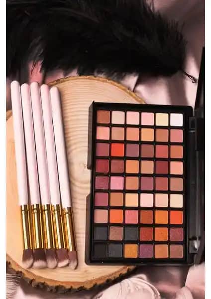 Mujgan 2'li Makyaj Seti ve Far Paleti ile Renkli Göz Makyajları Yapın