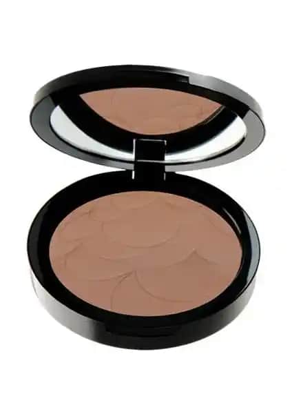 Pastel Pudra ile Doğal ve Pürüzsüz Bir Makyaj Deneyimi Sunan Kaliteli Ürün