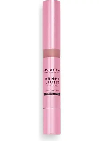 Revolution Bright Light Ay<dı>nlatıcı Divine D. Pink: Doğal Parlaklık ve Uzun Süre Kalıcılık Sağlayan Makyaj Ürünü