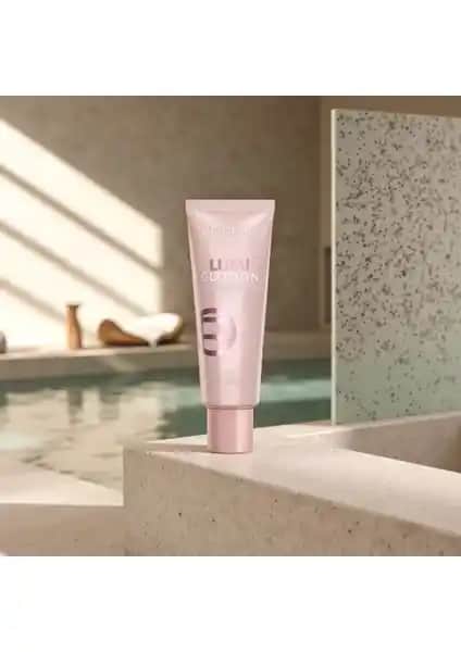 L'Oréal Paris Glotion All-in-one Doğal Işıltı 901 - Çok Yönlü ve Nemlendirici Aydınlatıcı