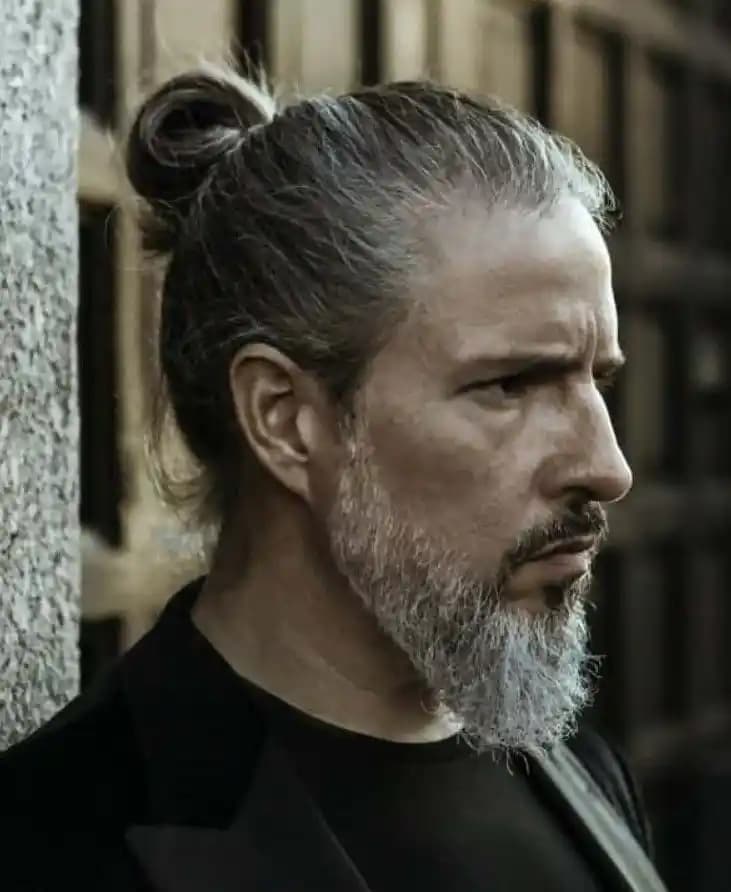 40 Yaş Erkekler İçin Şık ve Modern Saç Modelleriyle Kendine Güveni Artırın