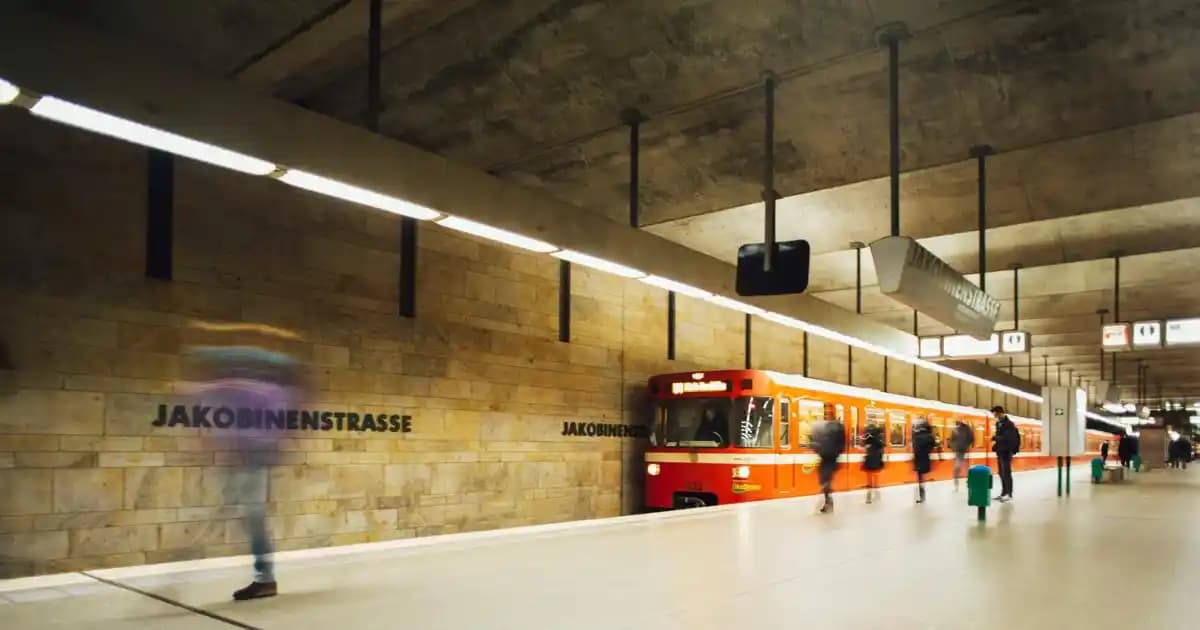 50 Yaş ve Üstü İçin En İyi Nemlendirici Rehberi: Cilt Sağlığını Koruma ve Yaşlanma Karşıtı Çözümler