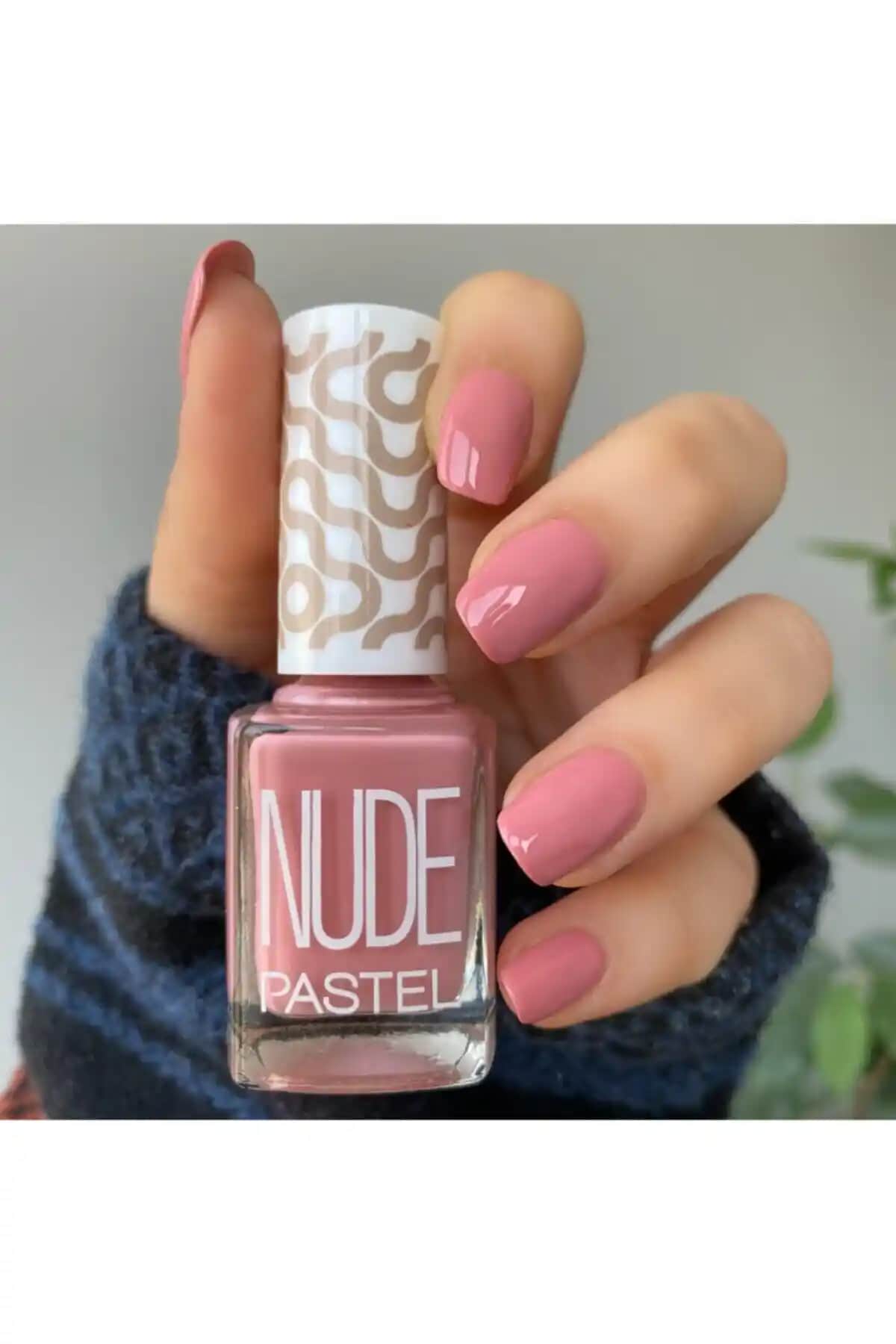 Açık Pembe Oje: Günlük ve Özel Günler İçin Zarif ve Canlı Bir Seçenek