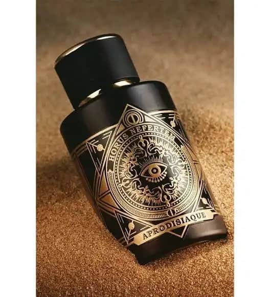 Afrodizyak Parfümler: En Etkili Seçenekler ve İpuçlarıyla Çekiciliğinizi Artırın