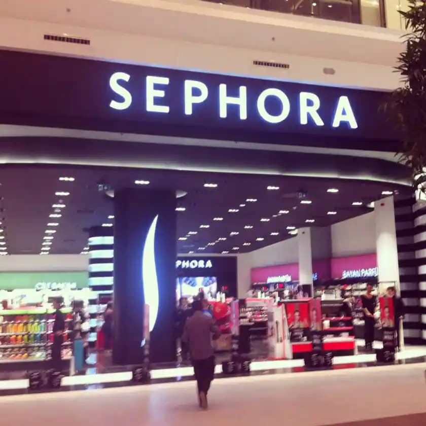 Akasya AVM'de Sephora Mağazası: Kozmetik Tutkunlarının Gözde Adresi ve Ürün Çeşitleri