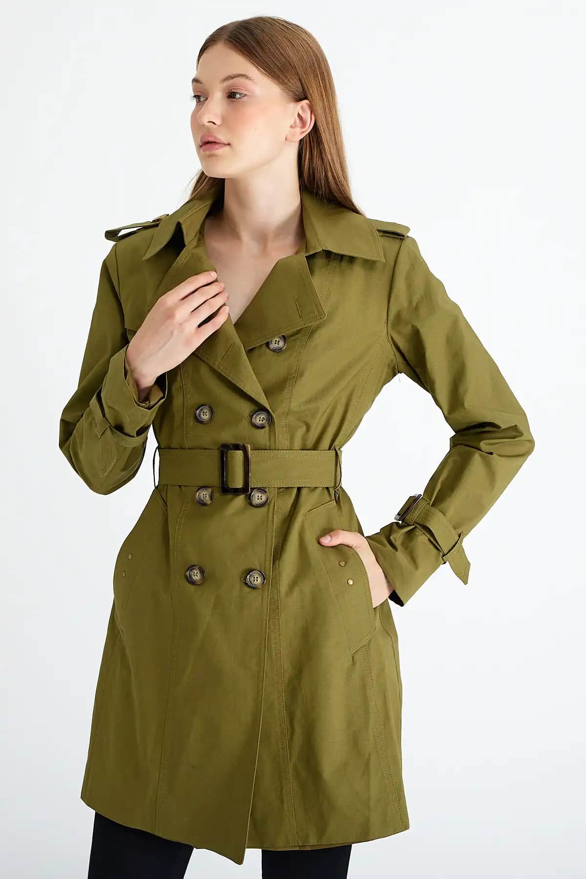 Asker Yeşili ve Uyumlu Renkler: Moda ve Kozmetikte Güncel Trendler ve Kombinasyonlar