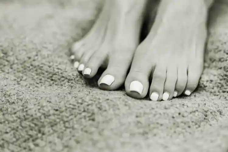 Ayak Tırnaklarının Kırılma Nedenleri ve Sağlıklı Tırnaklar İçin Öneriler