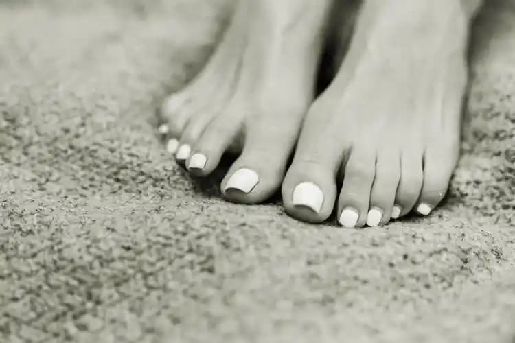 Ayak Tırnaklarının Kırılma Nedenleri ve Sağlıklı Tırnaklar İçin Öneriler