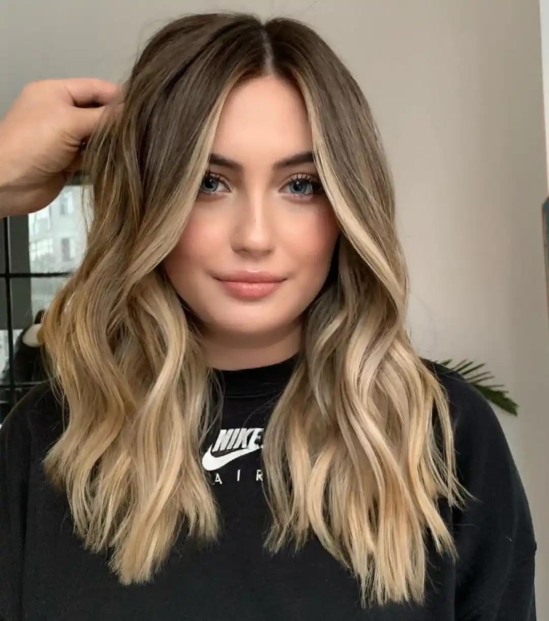 Baby Light Saç Nedir ve Doğal Görünüm İçin En İyi Saç Boyama Yöntemleri