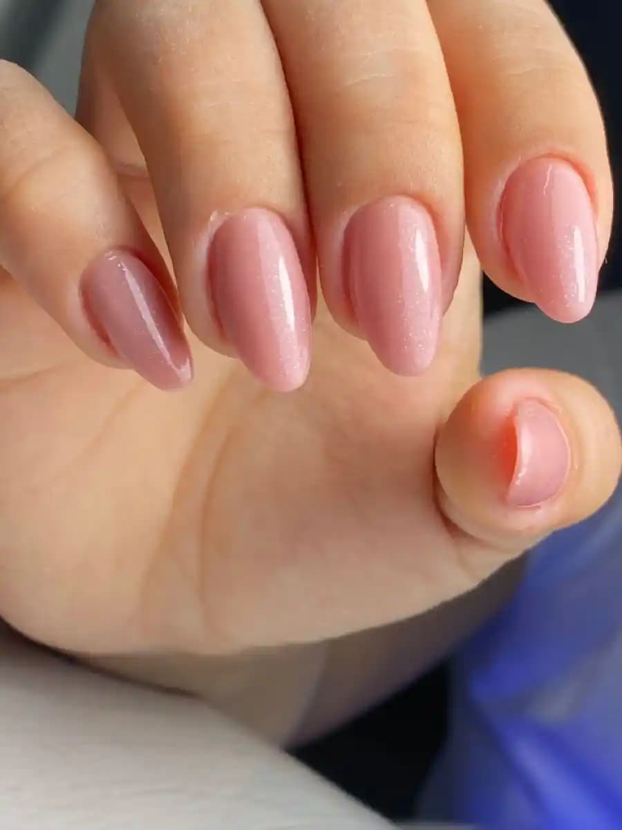 Badem Jel Tırnak Modelleri: Estetik ve Dayanıklılığı Bir Arada Sunan Trend Tasarımlar