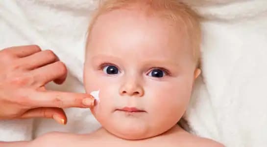 Bebeklerde Sedef Hastalığı Belirtileri ve Doğru Yönetim Yöntemleri