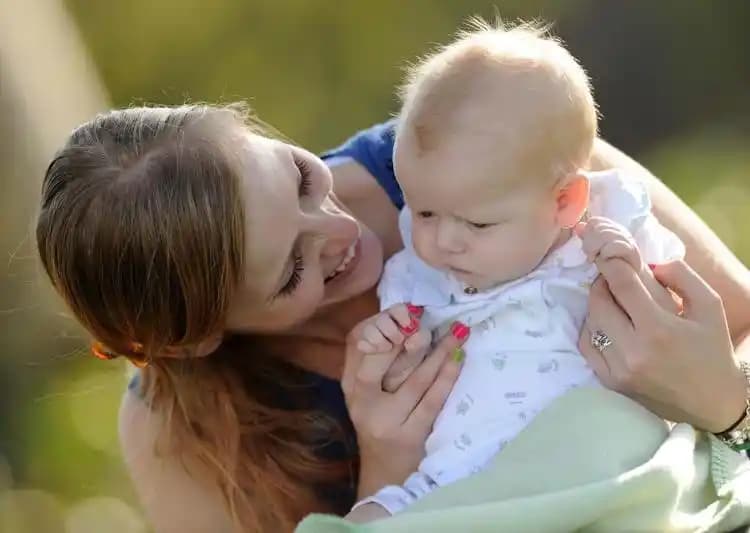 Bebeklerde Sivilce Nedenleri ve Doğru Bakım Yöntemleri Hakkında Bilgiler