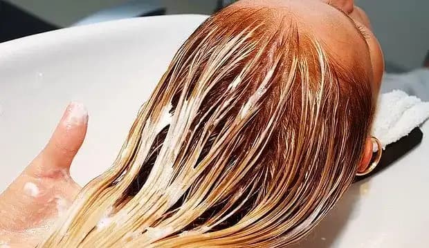 Boyalı Koyu Renk Saç Nasıl Açılır En Etkili Yöntemler ve Doğal Alternatifler