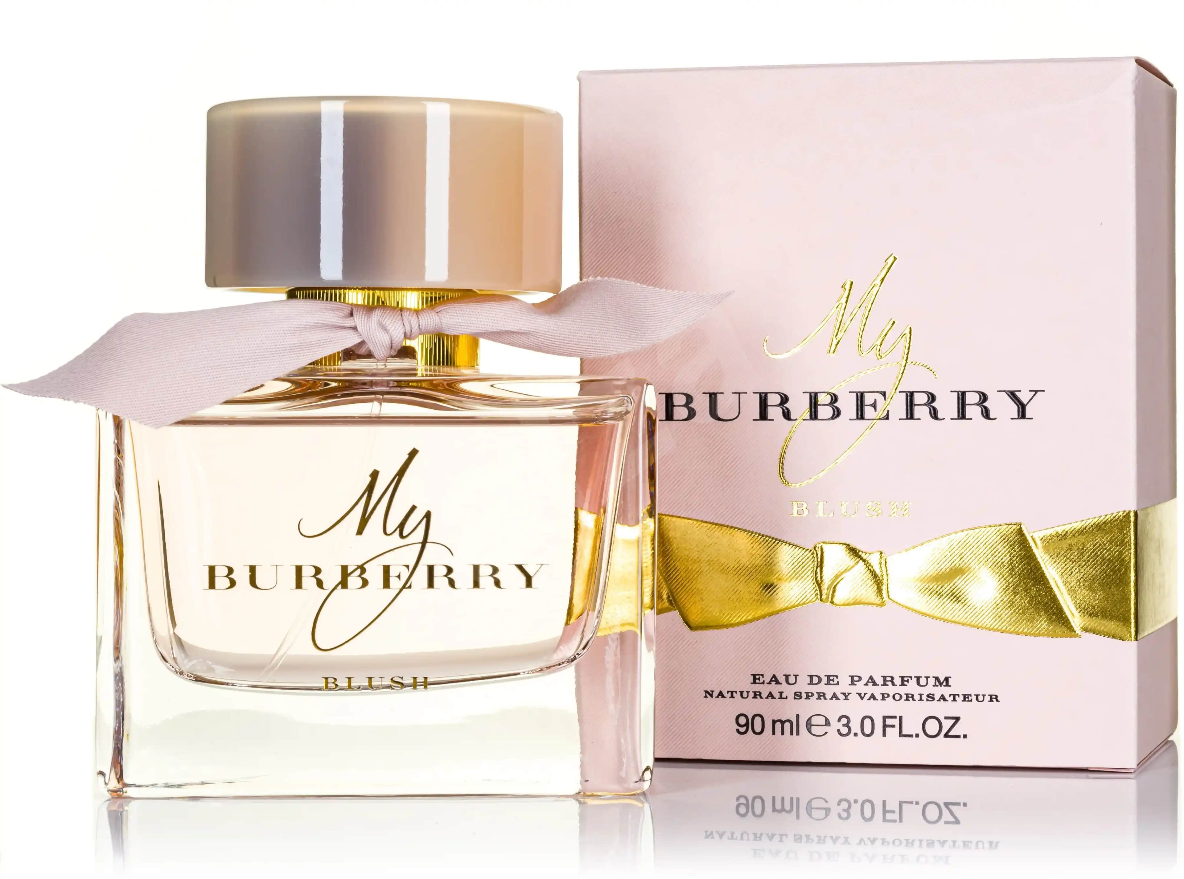 Burberry Blush Parfüm İncelemesi: Tazelik ve Zarafetin Modern Buluşması