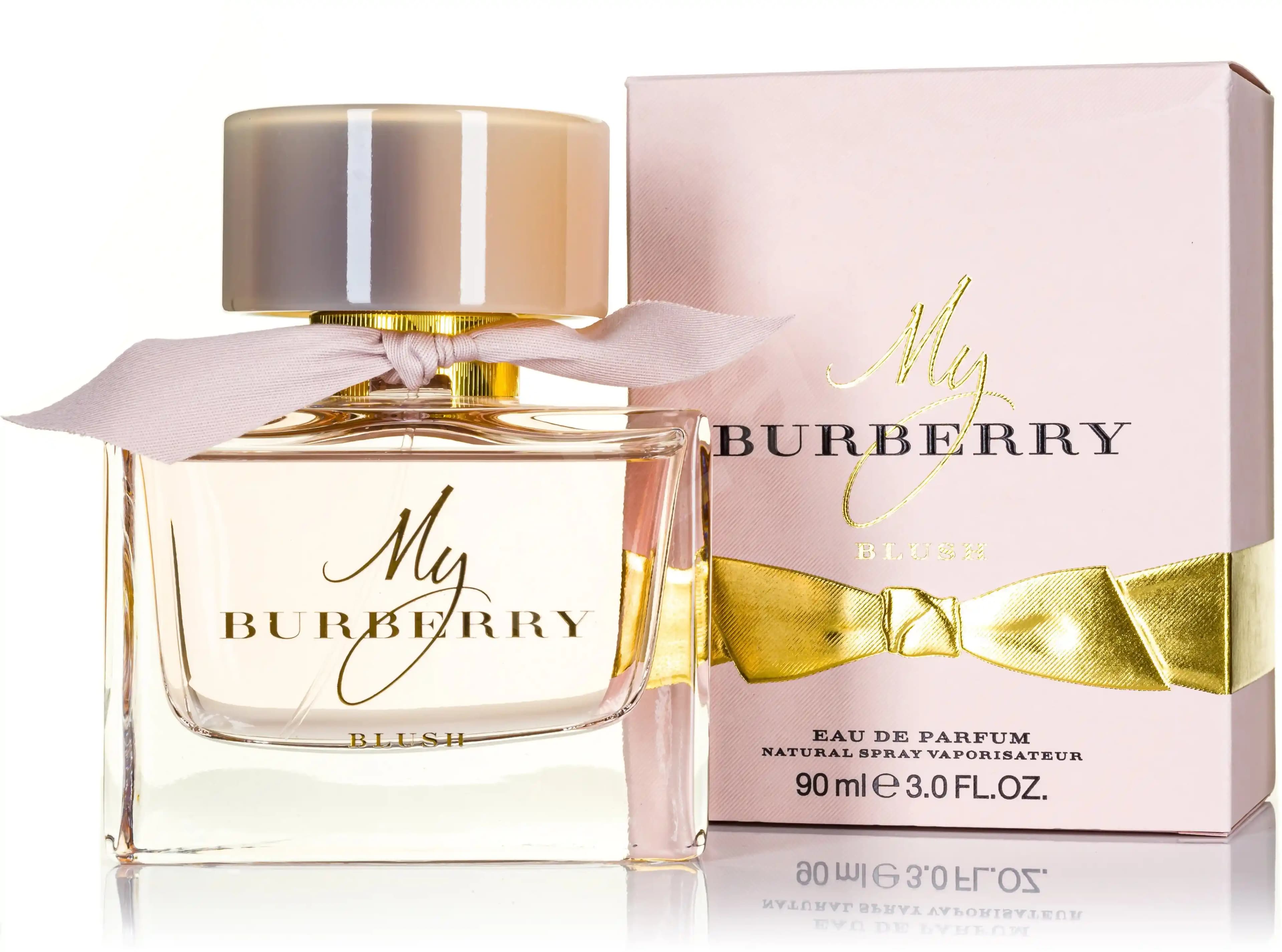 Burberry Blush Parfüm İncelemesi: Tazelik ve Zarafetin Modern Buluşması