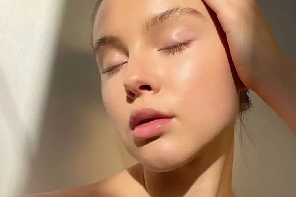 Cam Cilt Hedefine Ulaşmak İçin Doğru Bakım ve Doğal Yöntemler